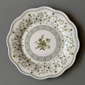 Custom melamine plate with scalloped edge