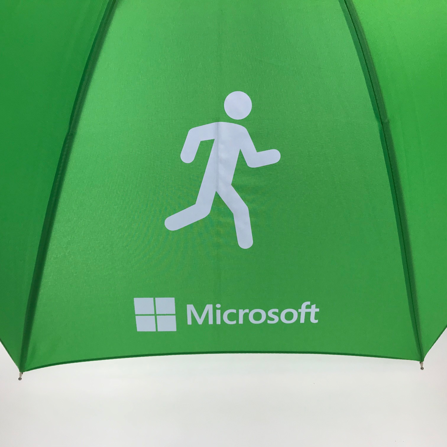 Logo size on umbrellas